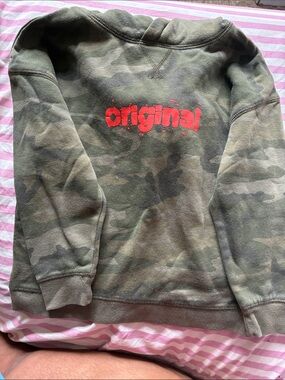 Primark Green Camo Crewneck Sweater with Red "original" Graphic size 6/7